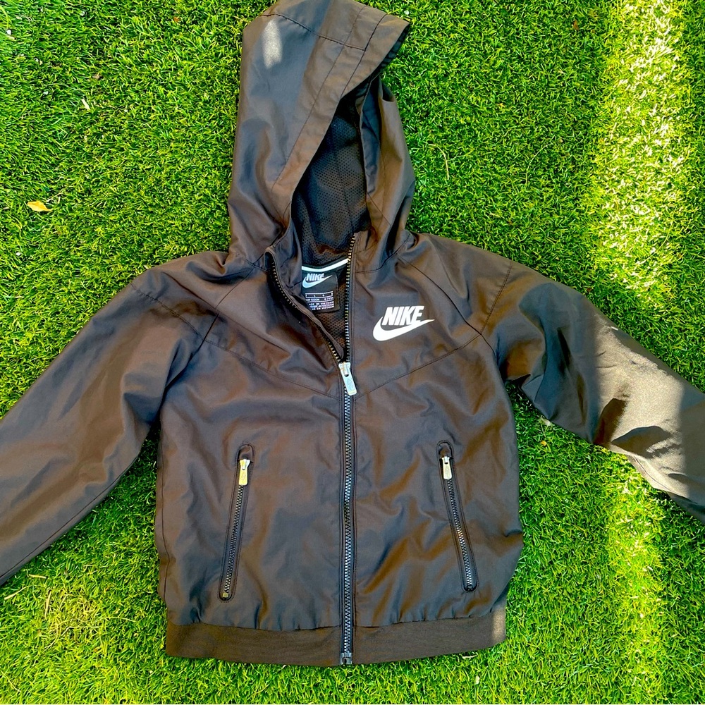 NIKE SPORTSWEAR WINDRUNNER WINDBREAKER KIDS’ JACKET